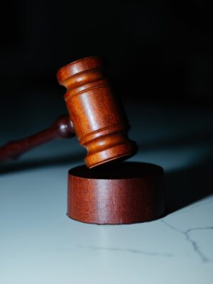 Право, услуги юриста, судебные споры wesley-tingey-Lc71LBS9FlU-unsplash Право, услуги юриста, судебные споры