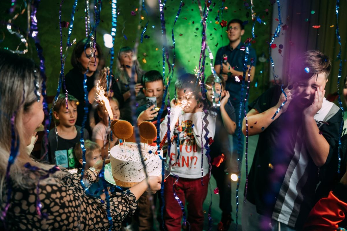 Серебряное шоу с ТикТок вечеринкой Серебряное шоу с ТикТок вечеринкой